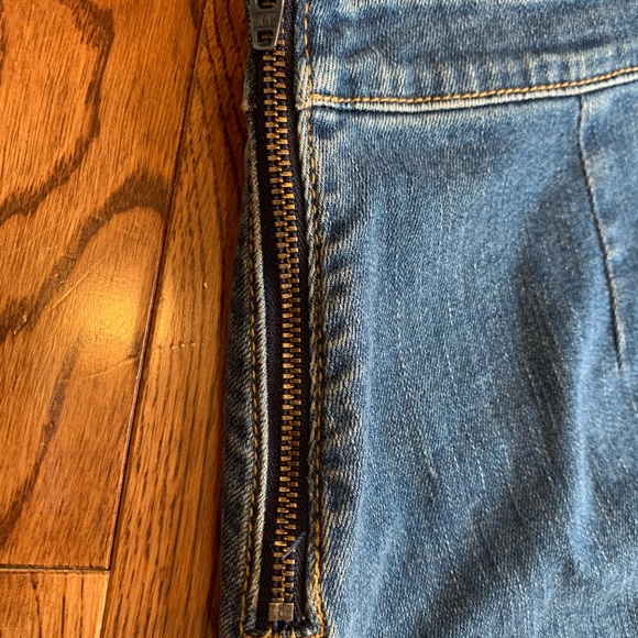 Aritzia (Wilfred Free) Mini Skirt, Size 2 - Picture 4 of 4